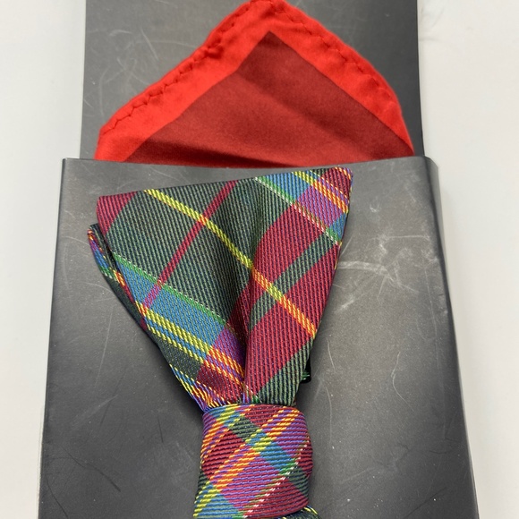 JF J. Ferrar Bow Tie & Pocket Square Combo - Picture 2 of 4